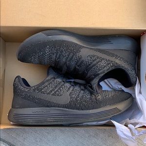 Worn once Nike Roshe Two Flyknit sz 8.5